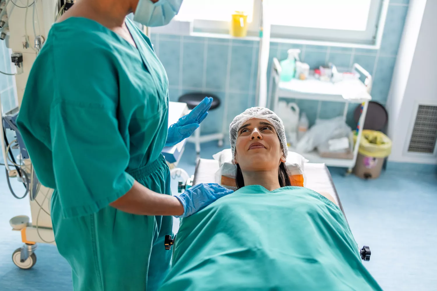 A female patient in a clinical setting, representing the state of receptivity required for effective grounding and sensory awareness.