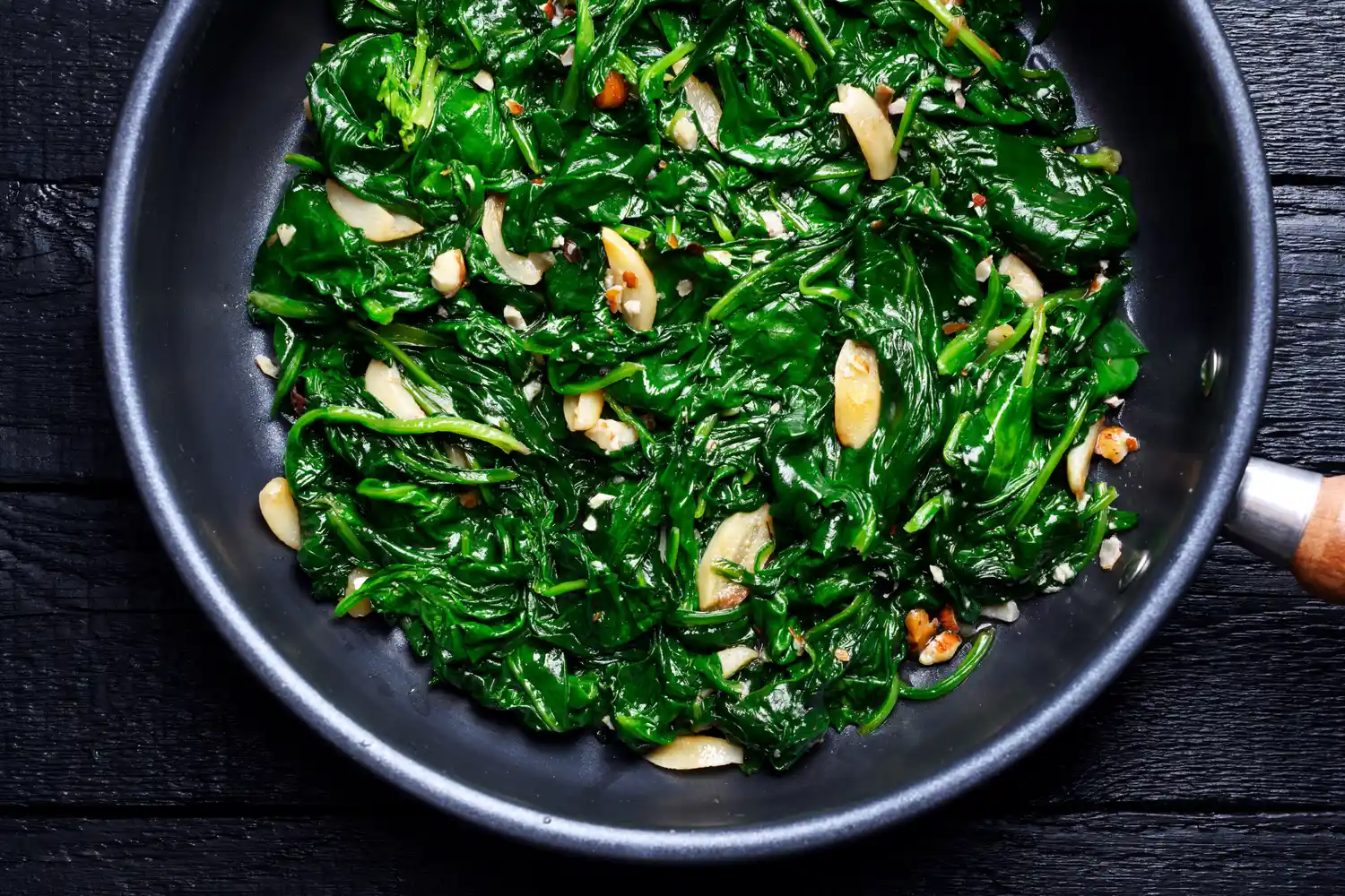 A serving of steamed spinach.
