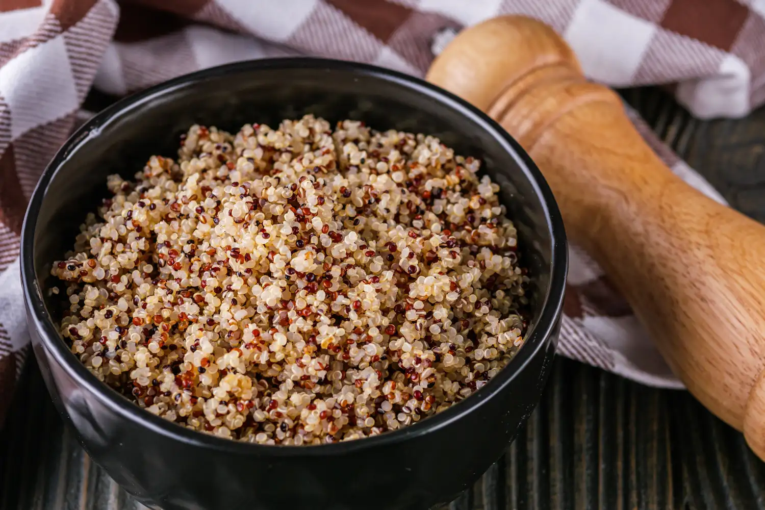 A bowl of cooked quinoa.