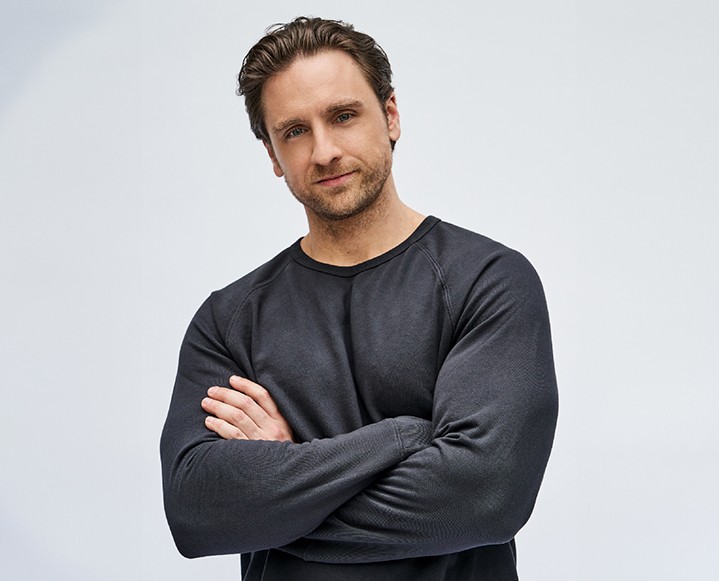 A professional fitness expert explaining recovery optimization secrets.